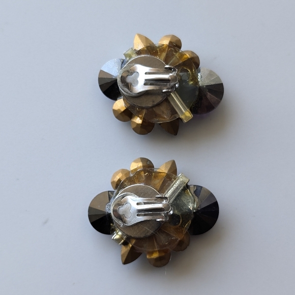 Wendy Gell Purple/Blue Faceted Rivoli and Clear Teardrop Clip Earrings. - Picture 3 of 3